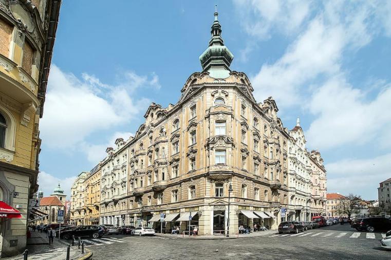 Quiet Apartment In The Old Town Прага Экстерьер фото